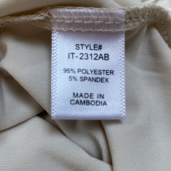 🎉HP🎉 Zenana Sleeveless Front Twist Hem Top 💗 Beige - Picture 12 of 12